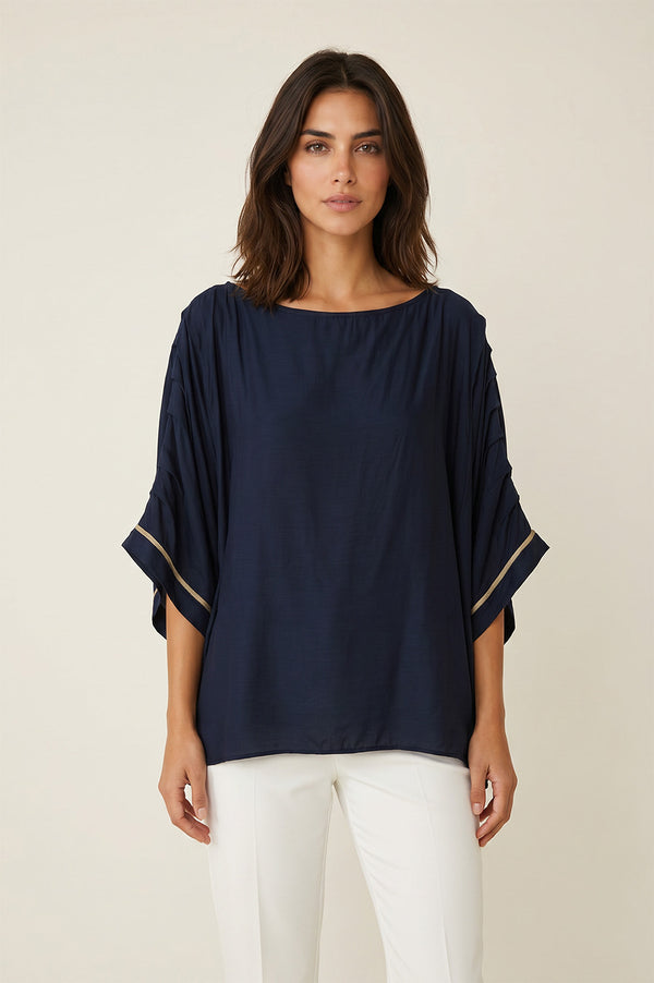 Γυναικεία navy satin μπλούζα με loose γραμμή και φαρδιά kimono μανίκια.