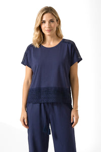 Navy γυναικείο σετ με μπλούζα δαντέλα και παντελόνα με κορδόνι σε άνετη γραμμή