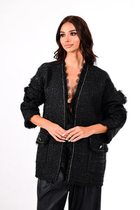 Oversized μαύρο μπουκλέ jacket με δαντελένια τελειώματα και χρυσή λεπτομέρεια, άνετη γραμμή από Ellisargi Boutique