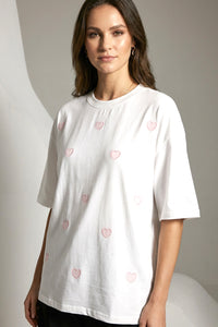 Oversized T-Shirt με Ροζ Κεντημένες Καρδιές
