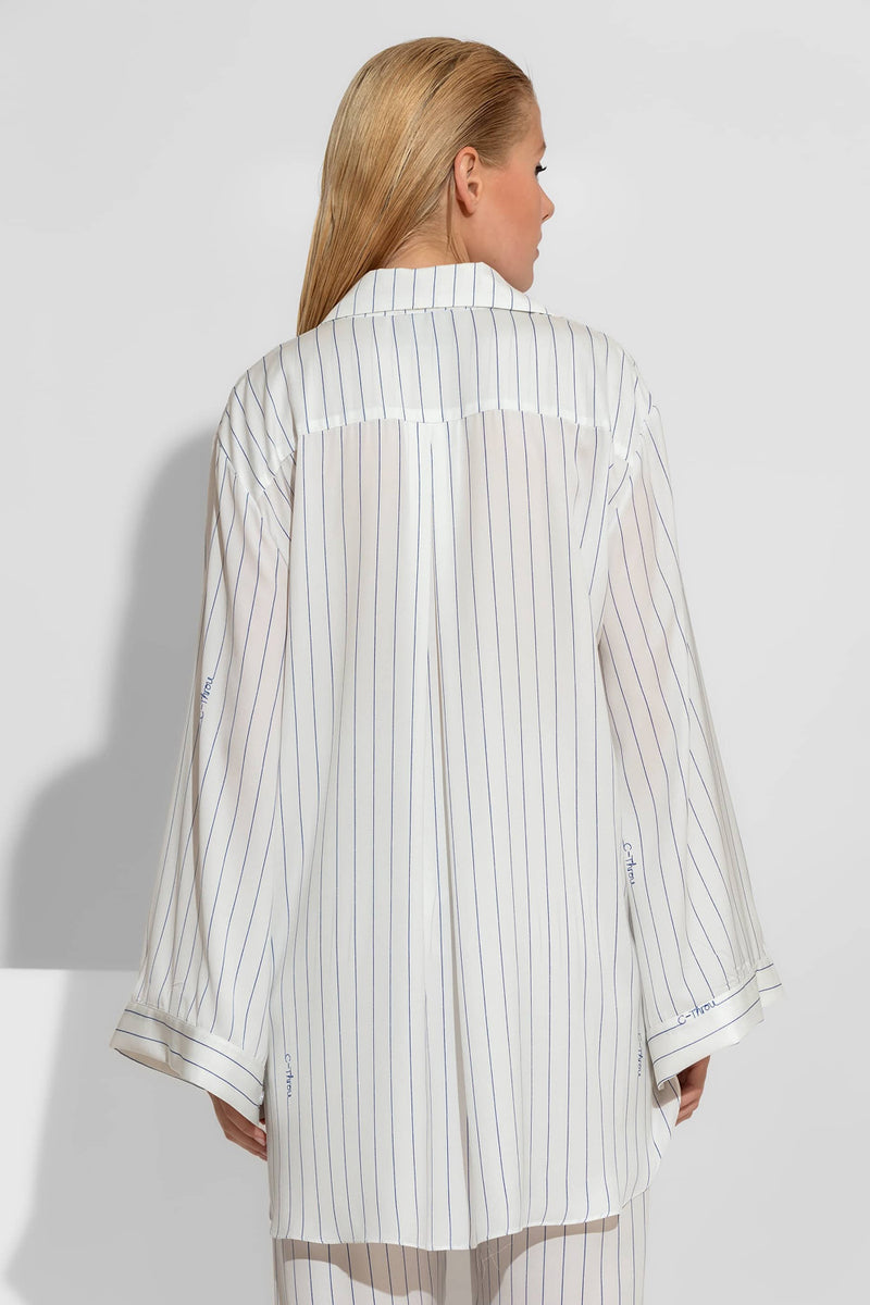 Γυναικείο oversized σατέν πουκάμισο εκρού με μπλε κάθετες ρίγες και φαρδιά μανίκια