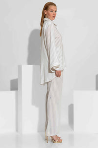 Γυναικείο oversized σατέν πουκάμισο εκρού με μπλε κάθετες ρίγες και φαρδιά μανίκια