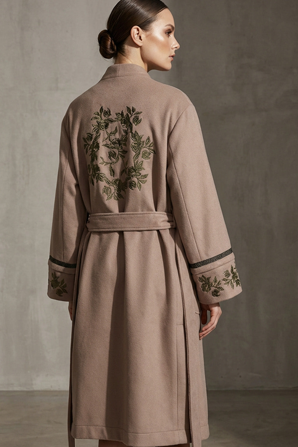 Παλτό μπεζ με κεντήματα – iRous