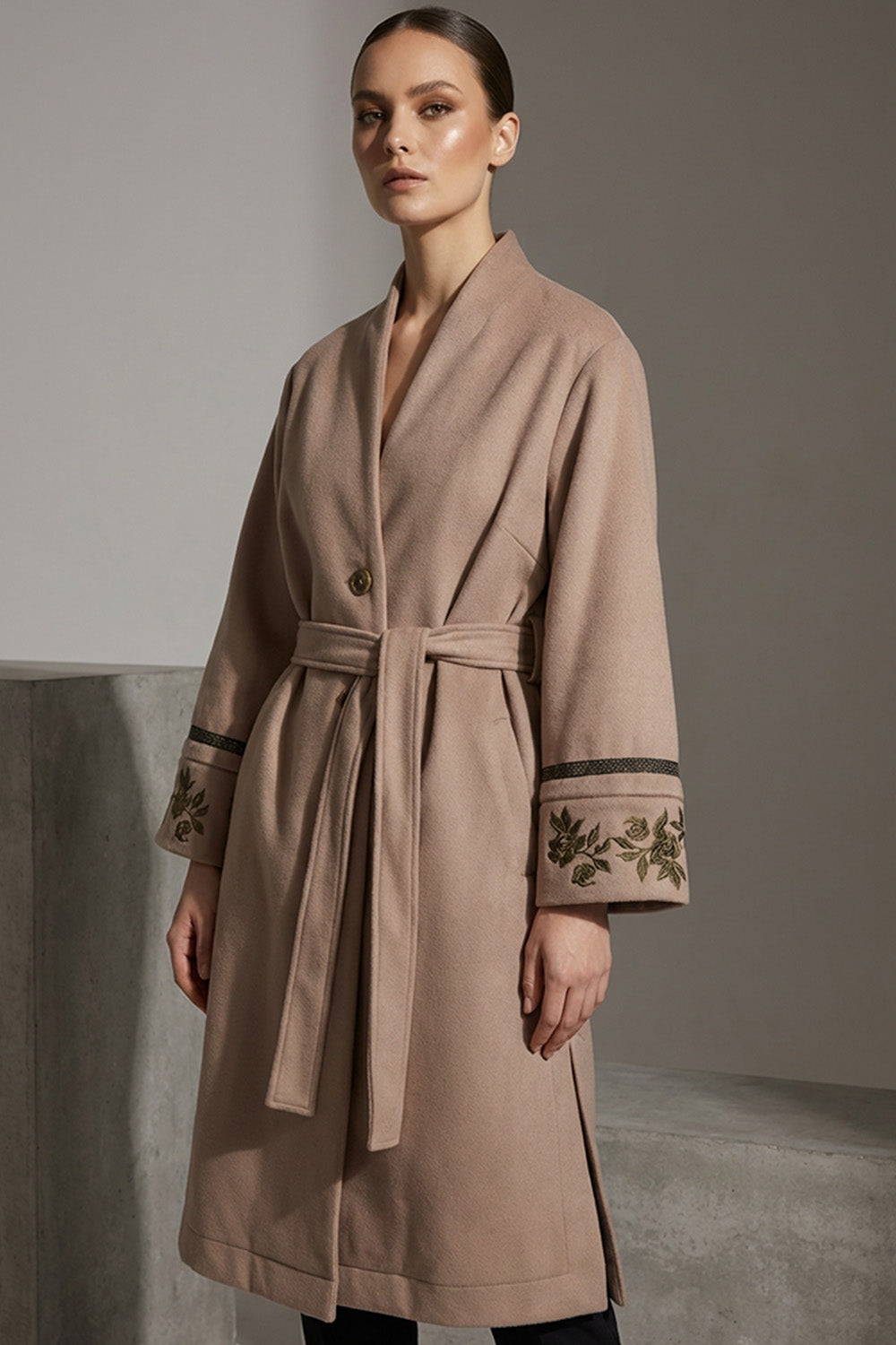 Παλτό μπεζ με κεντήματα – iRous