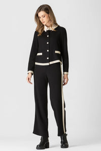 Μαύρη παντελόνα πλεκτή με λευκή φάσα στο πλάι και άνετη γραμμή