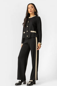 Μαύρη παντελόνα πλεκτή με λευκή φάσα στο πλάι και άνετη γραμμή
