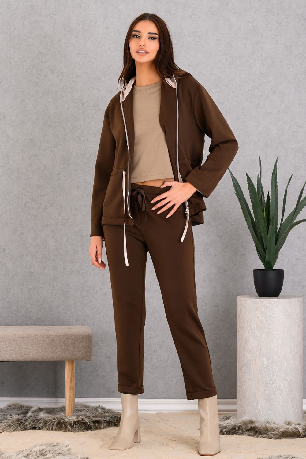 Παντελόνι DERPOULI σε καφέ σοκολατί απόχρωση με λάστιχο και κορδόνι στη μέση από την Ellisargi Boutique