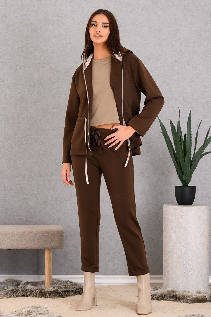 Παντελόνι DERPOULI σε καφέ σοκολατί απόχρωση με λάστιχο και κορδόνι στη μέση από την Ellisargi Boutique