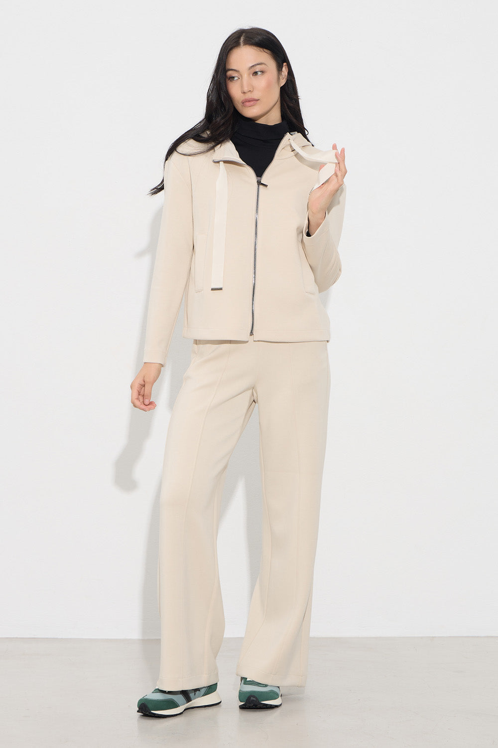 Μπεζ παντελόνι φούτερ σε ίσια γραμμή με λάστιχο στη μέση – Ellisargi Boutique