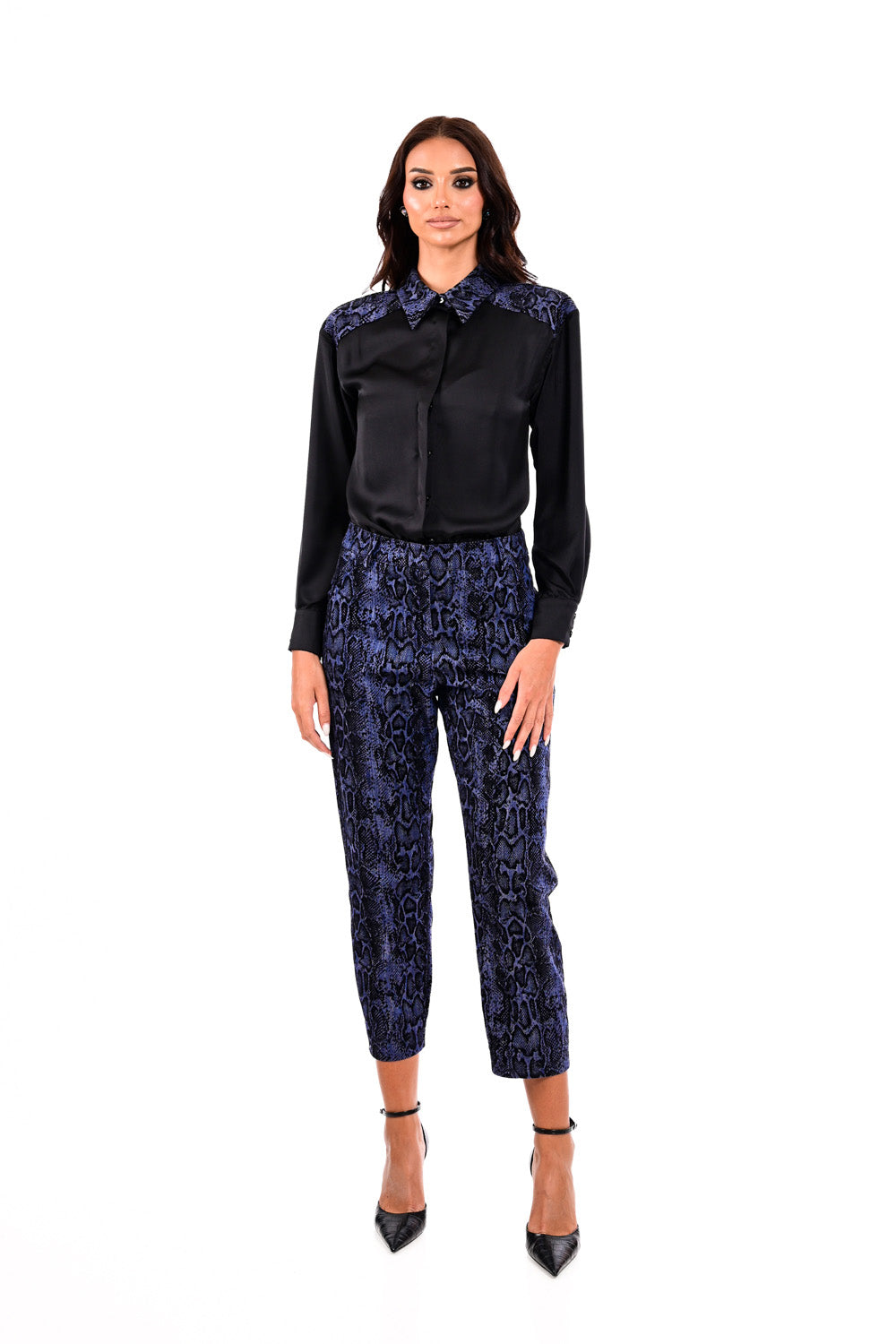 Παντελόνι We Coss με βελούδινη υφή και snake print σε μπλε και μαύρες αποχρώσεις – Ellisargi Boutique