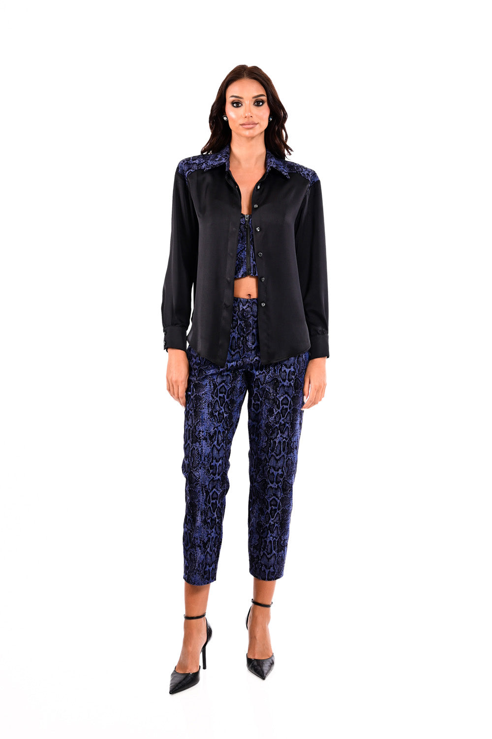 Παντελόνι We Coss με βελούδινη υφή και snake print σε μπλε και μαύρες αποχρώσεις – Ellisargi Boutique