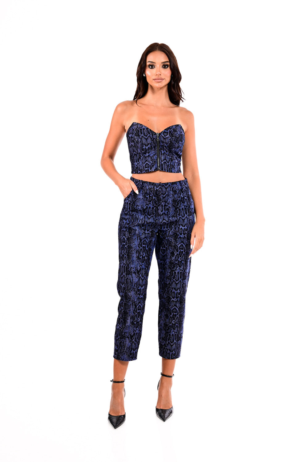 Παντελόνι We Coss με βελούδινη υφή και snake print σε μπλε και μαύρες αποχρώσεις – Ellisargi Boutique
