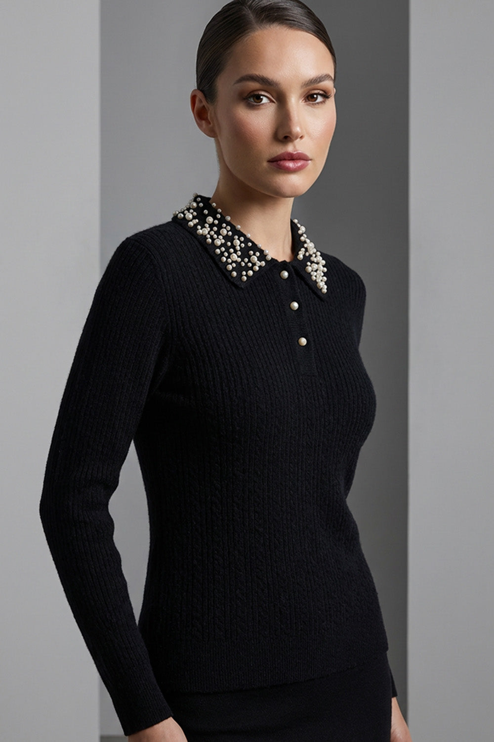 Πλεκτή μπλούζα μαύρη ριπ με γιακά και πέρλες, κουμπιά μπροστά και εφαρμοστή γραμμή από Ellisargi Boutique