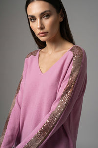 Πλεκτή μπλούζα ροζ με V λαιμόκοψη και παγιέτες στα μανίκια, άνετη γραμμή από Ellisargi Boutique