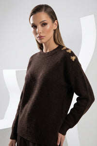 Πλεκτή μπλούζα σοκολατί με διακριτικά χρυσά στοιχεία στον ώμο, άνετη γραμμή από Ellisargi Boutique