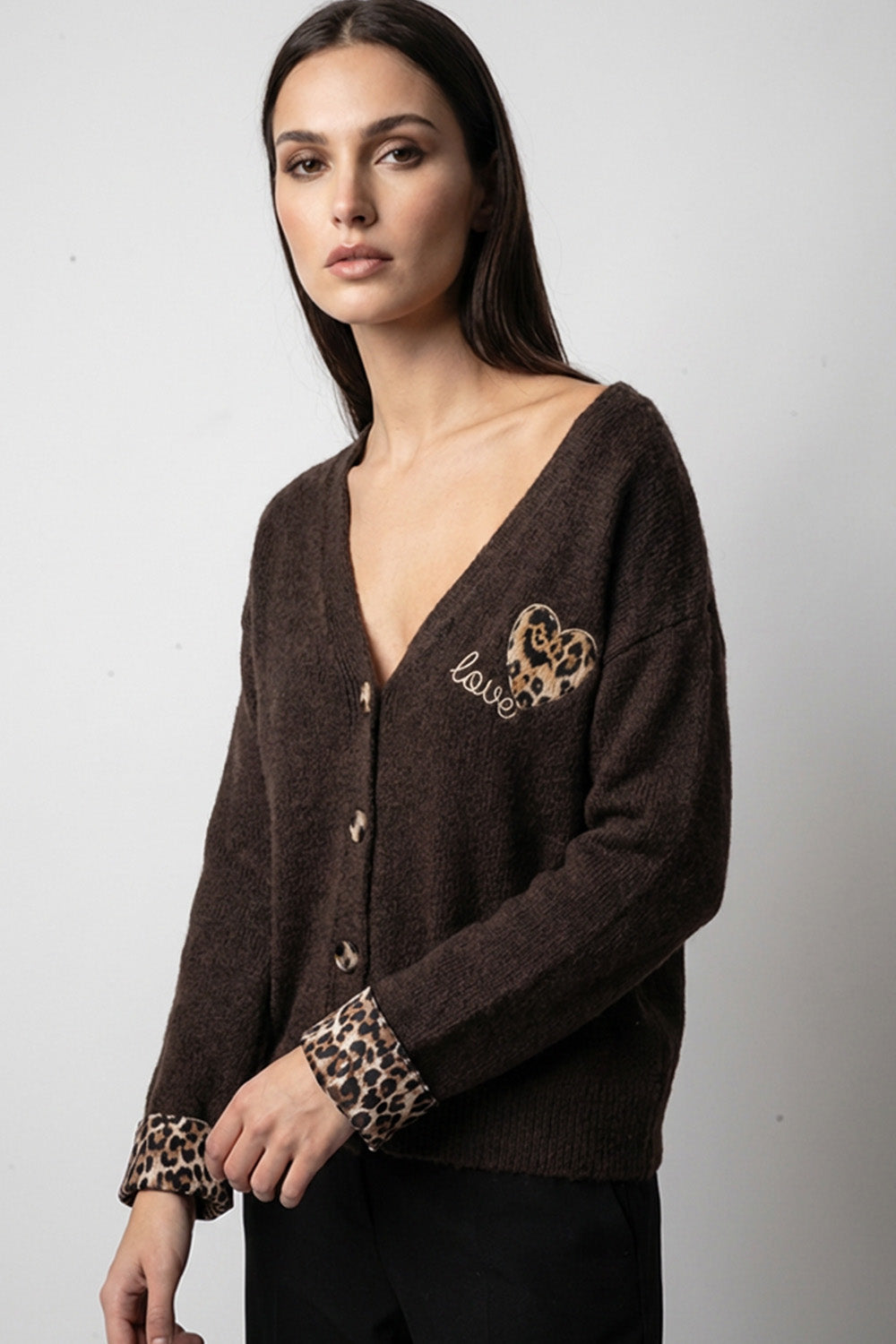 Πλεκτή Ζακέτα με V Λαιμόκοψη & Λεπτομέρειες Animal Print – Καφέ
