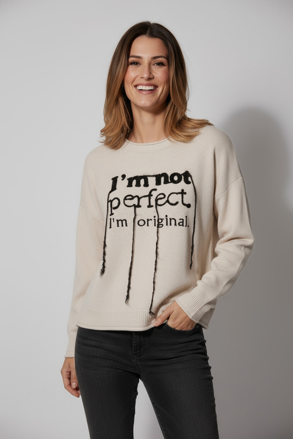 Μπεζ πλεκτό “I’m not perfect” με σχέδιο