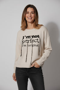 Μπεζ πλεκτό “I’m not perfect” με σχέδιο