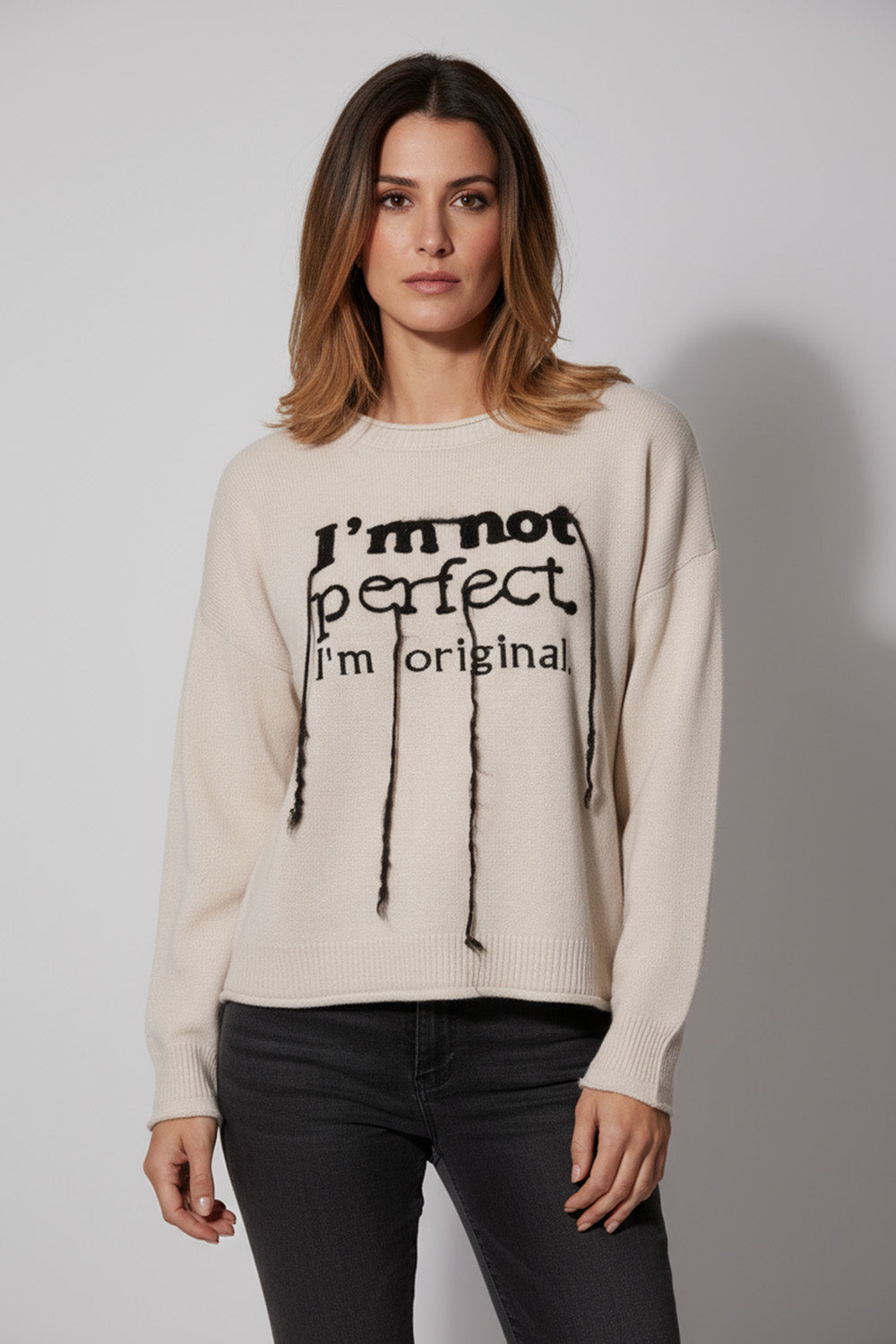 Μπεζ πλεκτό “I’m not perfect” με σχέδιο