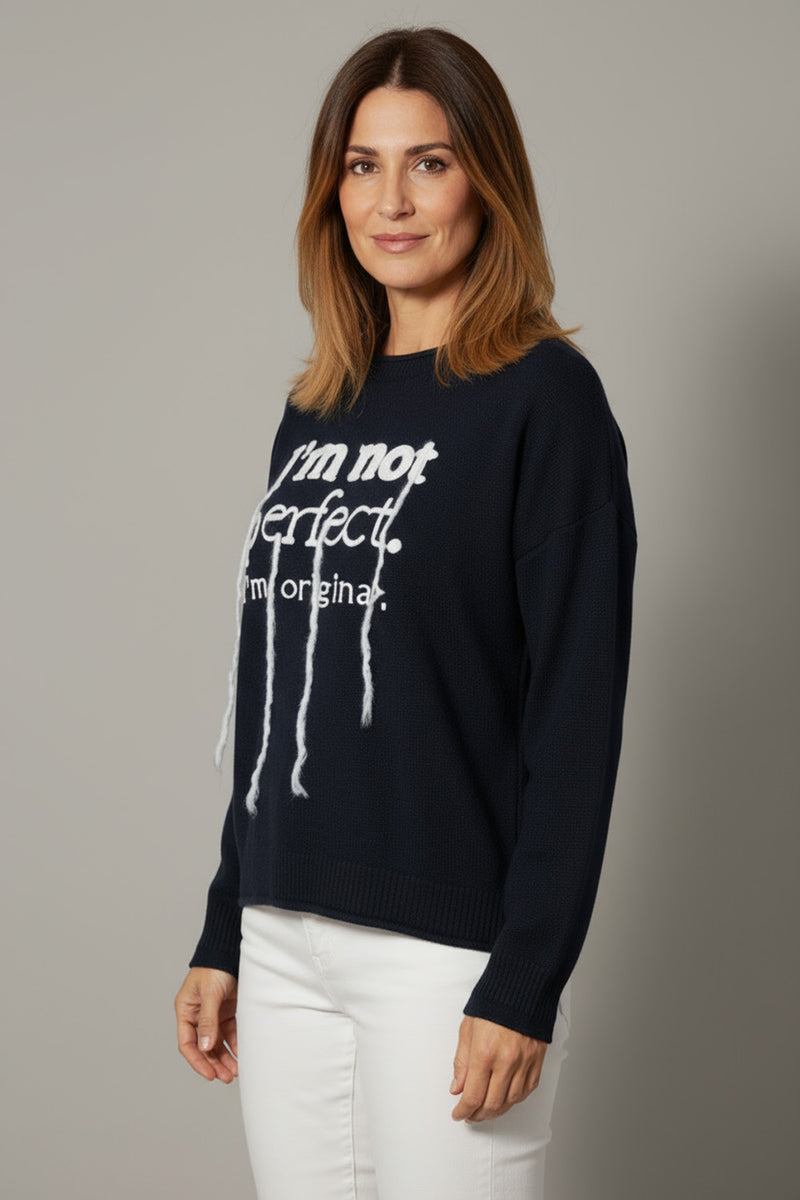 Μπλε πλεκτό “I’m not perfect” με λευκό σχέδιο