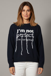 Μπλε πλεκτό “I’m not perfect” με λευκό σχέδιο