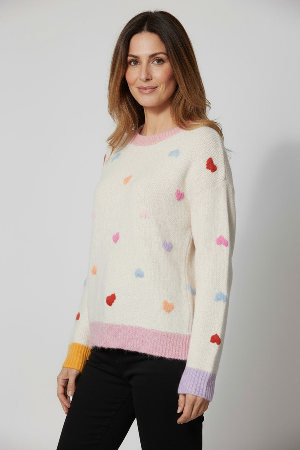 Εκρού πλεκτό με πολύχρωμες καρδιές και ριμπ τελειώματα από την Ellisargi Boutique