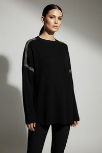 Μαύρο πλεκτό με ribbed υφή και λεπτομέρειες από στρασάκια στους ώμους