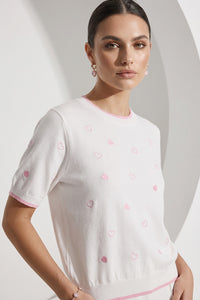 πλεκτό γυναικείο top εκρού με ροζ καρδιές και κοντό μανίκι