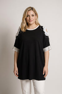 Plus size one size μαύρη μπλούζα με cut-out ώμους και διακοσμητικές λεπτομέρειες