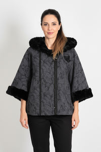 Πόντσο ανθρακί με γούνινη κουκούλα, strass λεπτομέρεια και φερμουάρ, one size έως 160 εκ. στήθος.