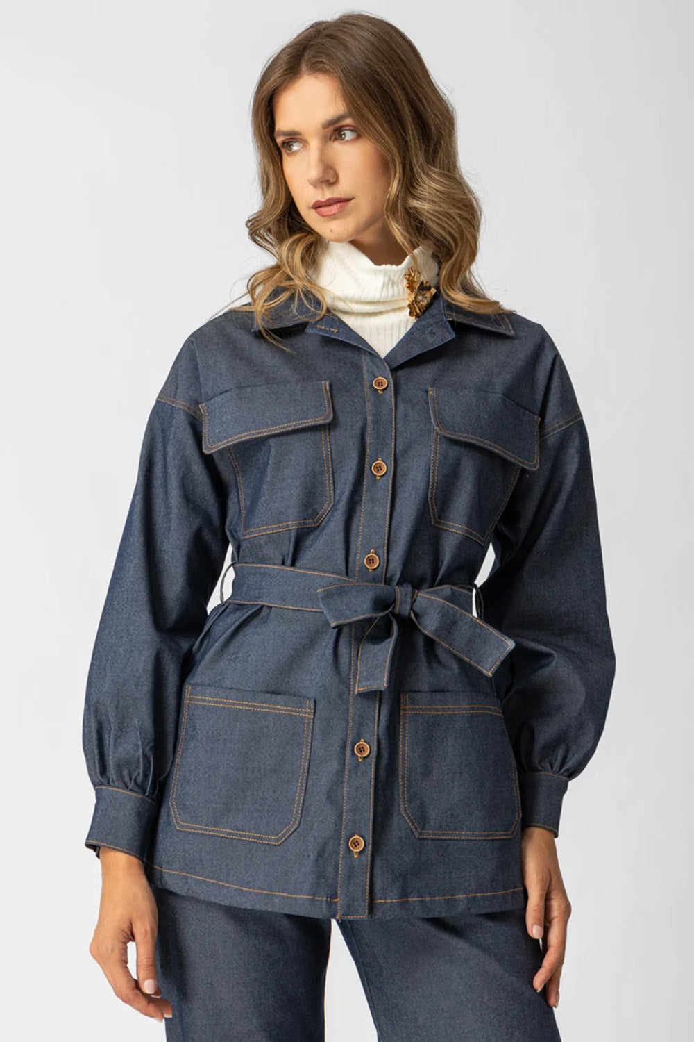 Πουκάμισο denim με ζώνη, utility τσέπες και balloon μανίκια σε σκούρο μπλε από το Ellisargi Boutique