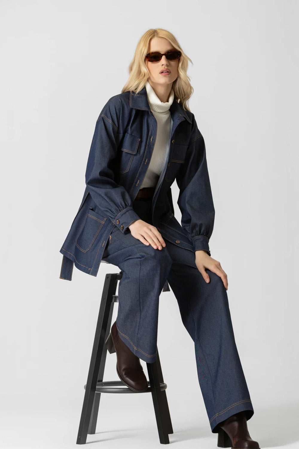 Πουκάμισο denim με ζώνη, utility τσέπες και balloon μανίκια σε σκούρο μπλε από το Ellisargi Boutique