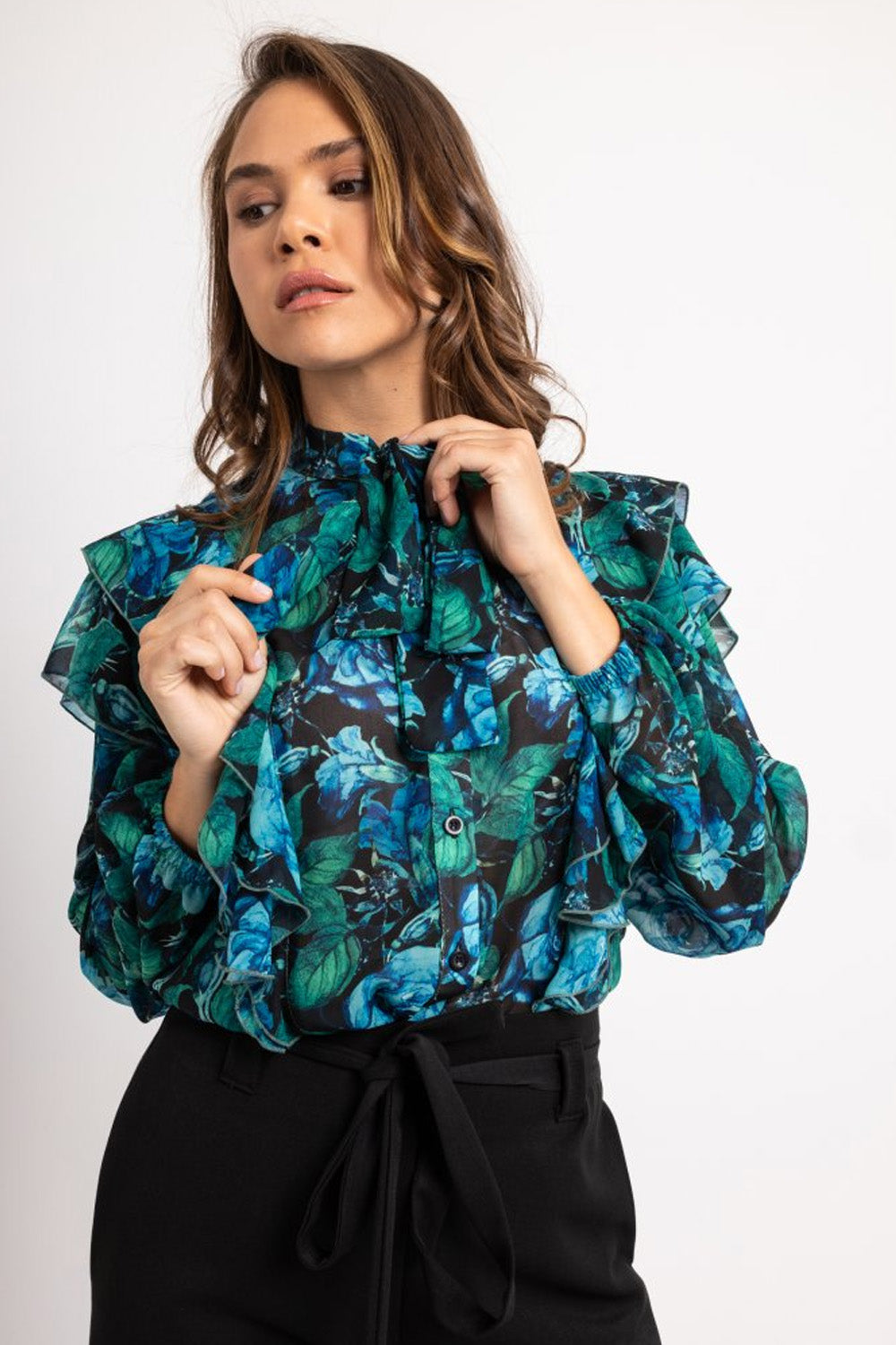 Πουκάμισο γαλαζοπράσινο με βολάν και balloon μανίκια σε floral σχέδιο
