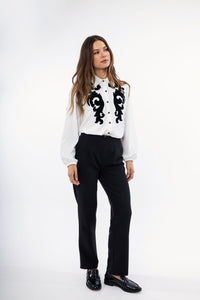 Λευκό πουκάμισο με μαύρο σχέδιο λαχούρι και κουμπιά μπροστά – Ellisargi Boutique