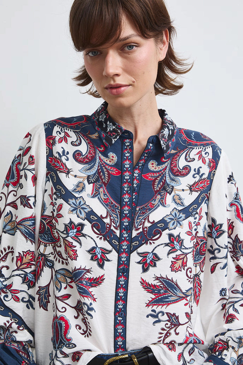 Γυναικείο πουκάμισο Paisley Heritage off white με navy και κόκκινο paisley print