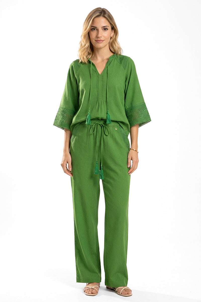 Πράσινο σετ γυναικείο με μπλούζα δαντέλα και παντελόνα με κορδόνι σε άνετη γραμμή