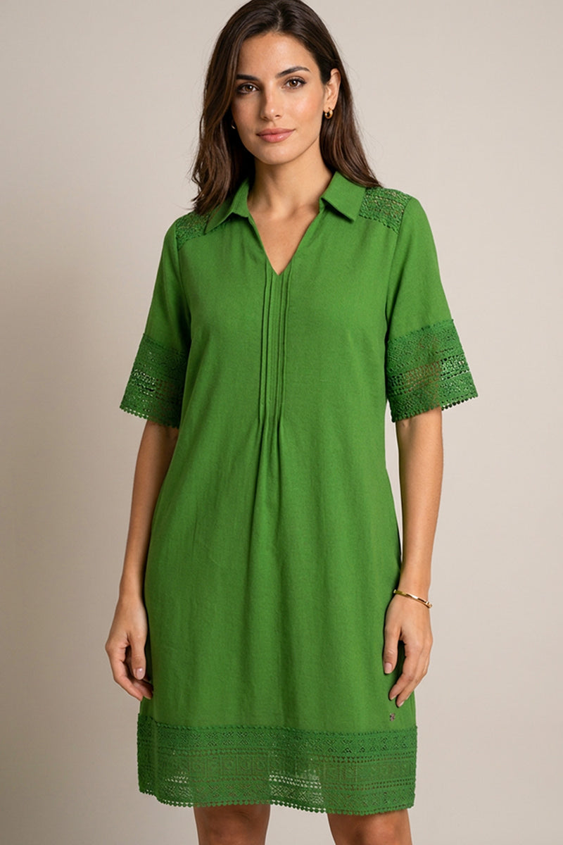 Πράσινο φόρεμα με δαντέλα στα μανίκια και στο τελείωμα και γιακά