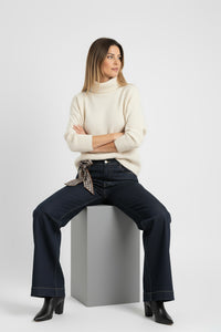 Ψηλόμεσο τζιν παντελόνι με φαρδιά γραμμή και φουλάρι στη μέση – Ellisargi Boutique