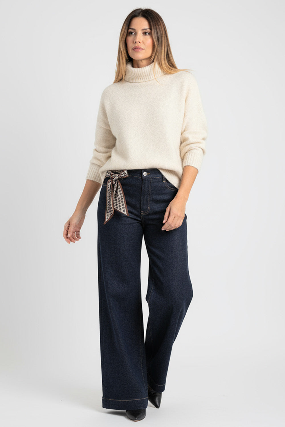 Ψηλόμεσο τζιν παντελόνι με φαρδιά γραμμή και φουλάρι στη μέση – Ellisargi Boutique