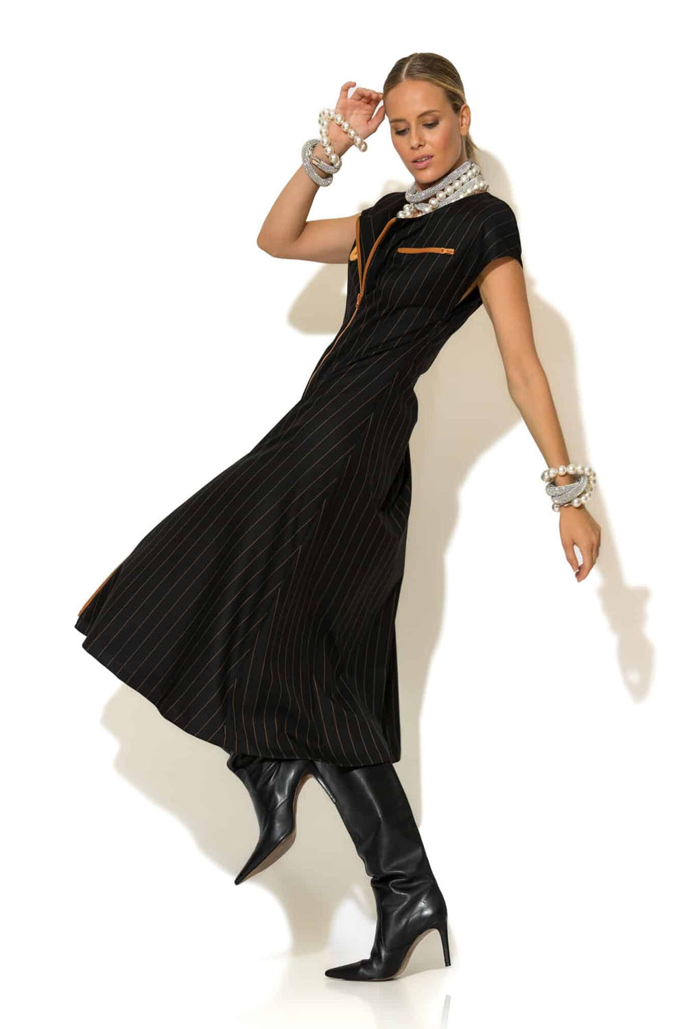 Ριγέ μίντι φόρεμα με κέντημα logo – C-THROU