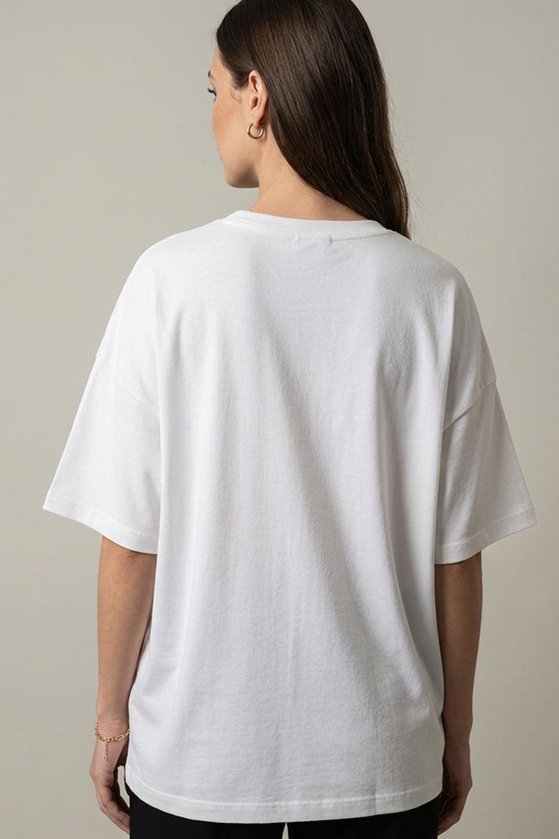 Γυναικείο ριγέ oversized t-shirt με μπλε ρίγες, κόκκινες καρδιές και λευκή τσέπη με τύπωμα