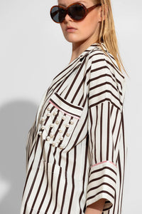 Ριγέ πουκάμισο ποπλίνα με κάθετες ρίγες και κέντημα πέρλας στο στήθος