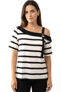 Ριγέ T-shirt εκρού με μαύρες ρίγες, έναν ώμο και διακοσμητική καρφίτσα άγκυρα