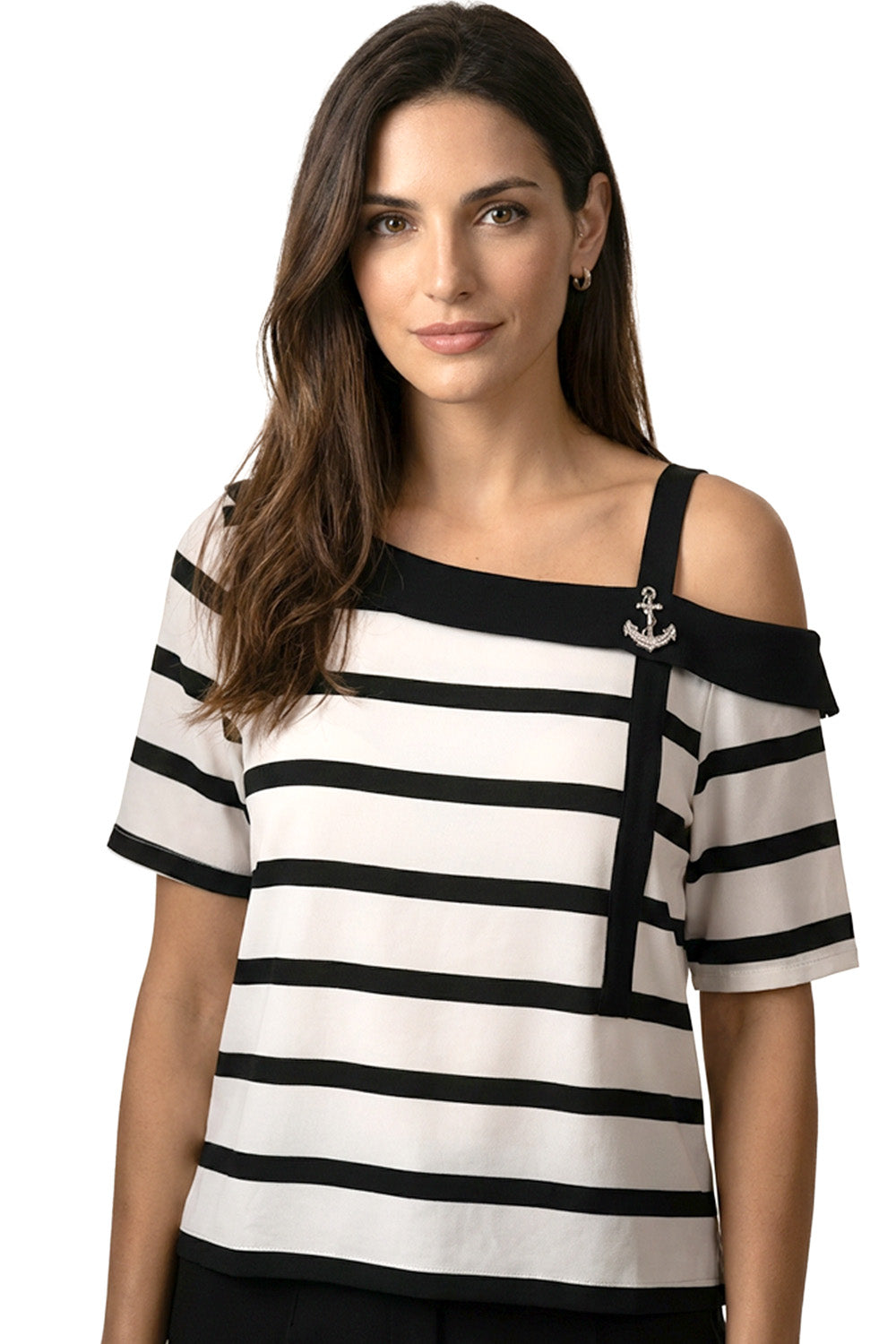 Ριγέ T-shirt εκρού με μαύρες ρίγες, έναν ώμο και διακοσμητική καρφίτσα άγκυρα