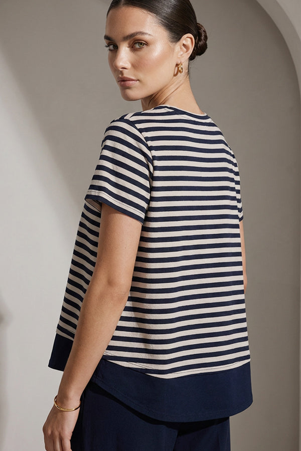 ριγέ γυναικείο t-shirt navy εκρού με κοντό μανίκι και διπλό τελείωμα στο κάτω μέρος