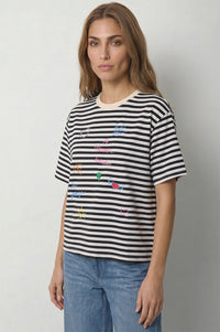 Ριγέ T-Shirt με Πολύχρωμα Κεντήματα