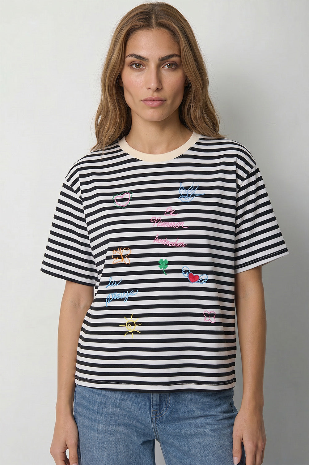 Ριγέ T-Shirt με Πολύχρωμα Κεντήματα