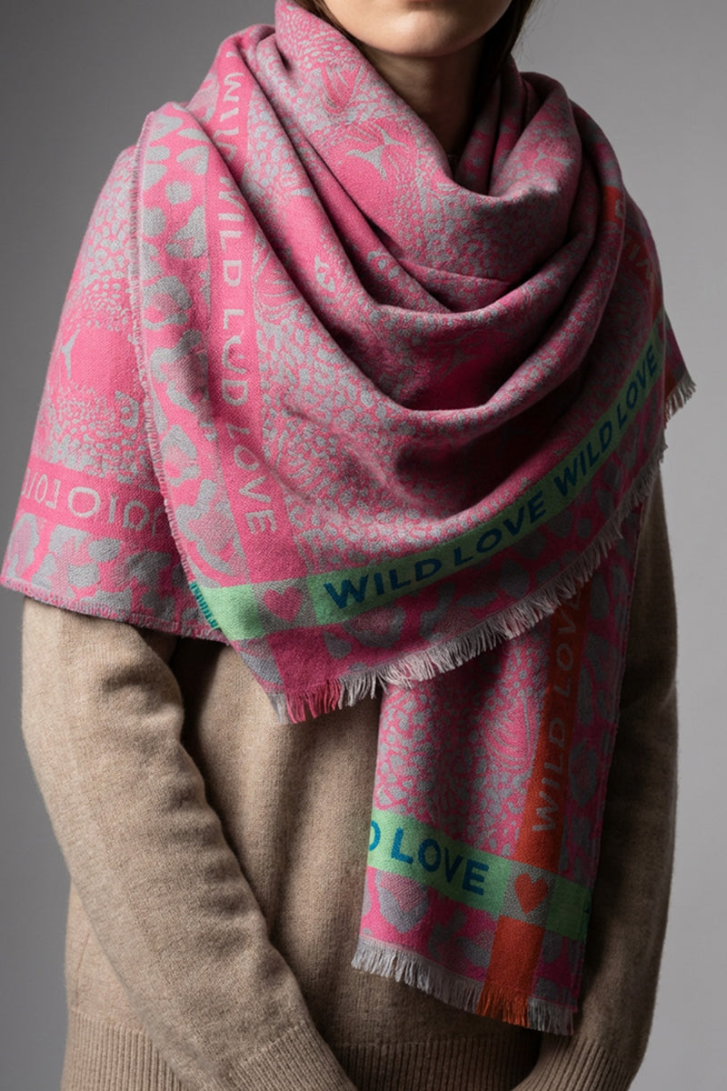 Ροζ εσάρπα με μοτίβο και λεπτομέρεια Wild Love, χρωματικές μπάντες, 70x190 εκ., 100% ακρυλικό