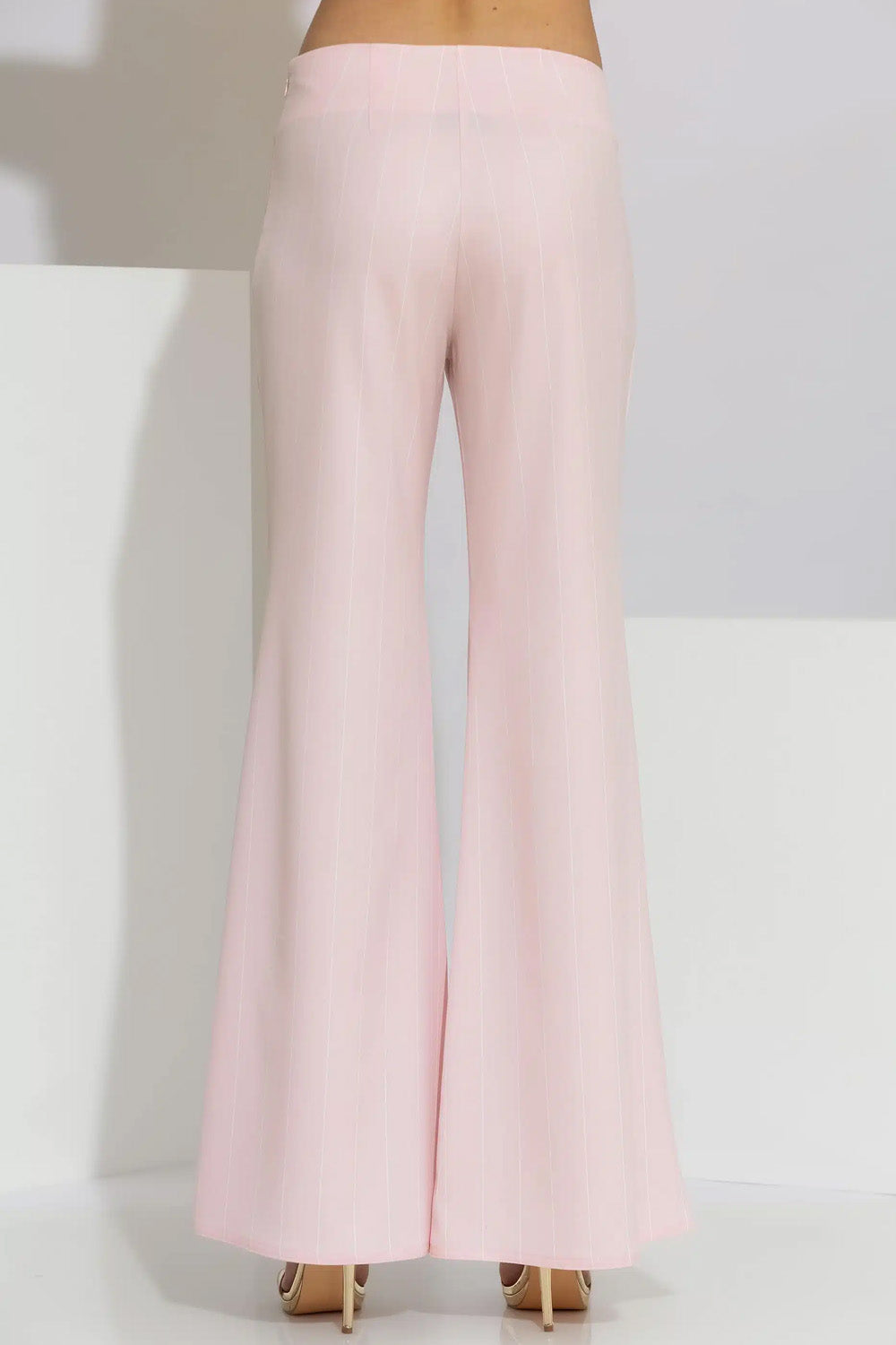 Ροζ ριγέ γυναικείο παντελόνι καμπάνα από κρεπ ύφασμα με μακριά γραμμή