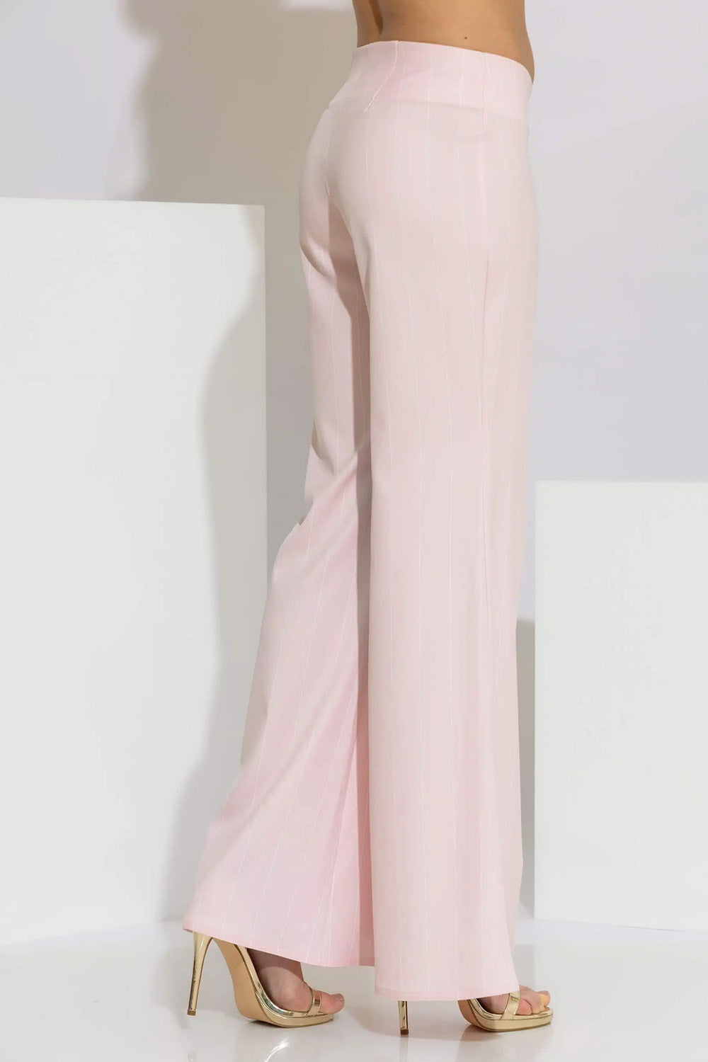 Ροζ ριγέ γυναικείο παντελόνι καμπάνα από κρεπ ύφασμα με μακριά γραμμή
